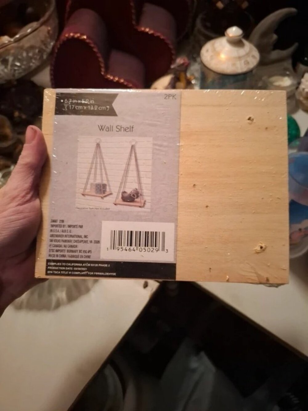 4 Wall hanging shelves